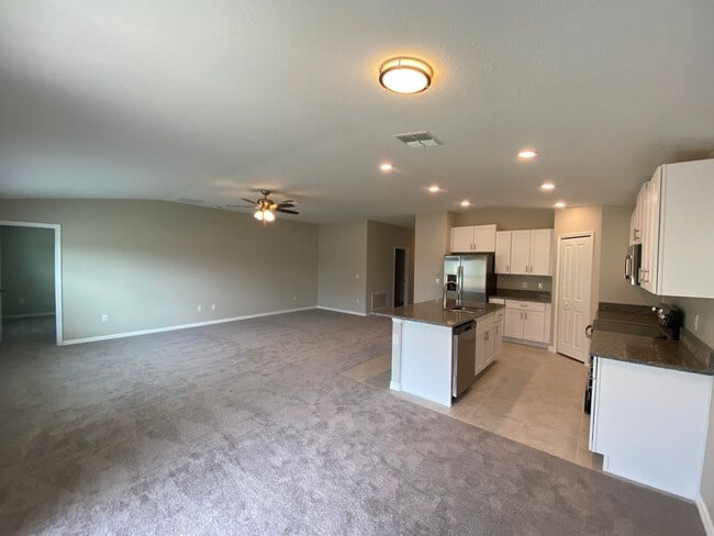 Building Photo - Freedom Crossing Preserve 4/2/2 **WON'T LAST**