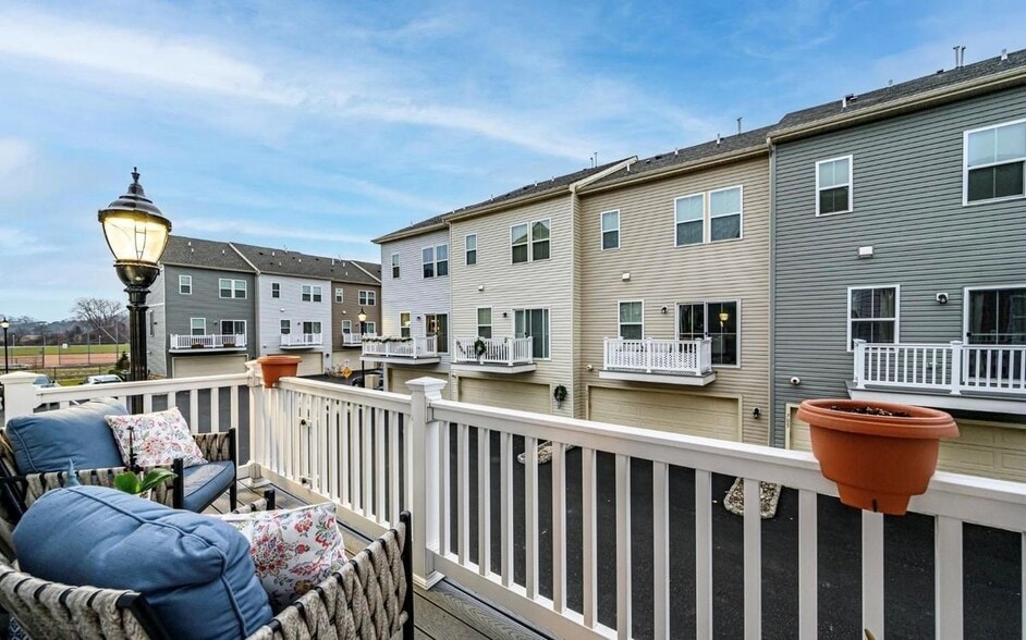 Building Photo - 303 Bayside Ct