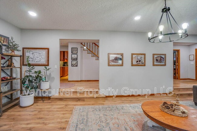 Building Photo - 745 S 21st Pl