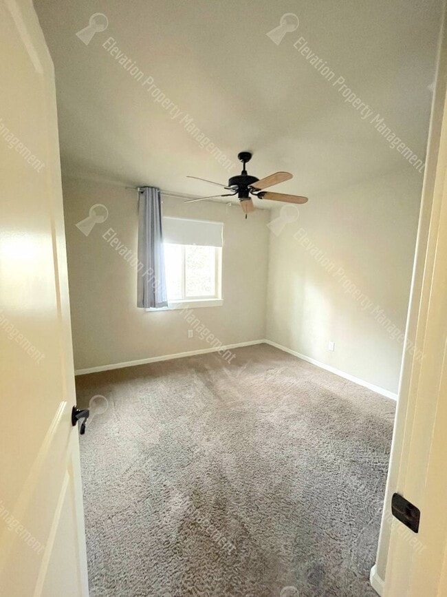 Building Photo - Modern home with fenced private yard in a great neighborhood!