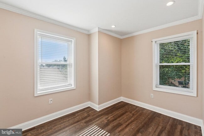 Building Photo - 534 Benner St