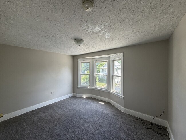 Building Photo - 856 E 155th St