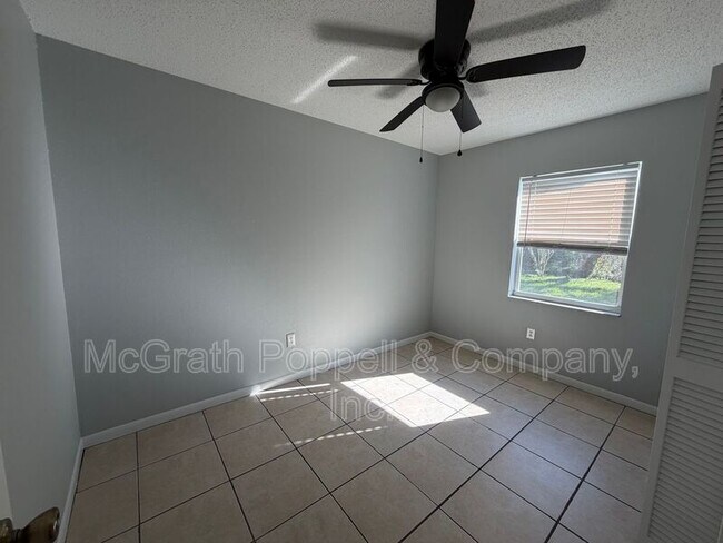 Building Photo - 1408 E Spencer St