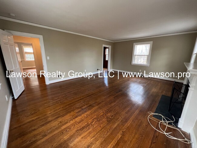 Building Photo - Charming Brick Colonial in South Roanoke