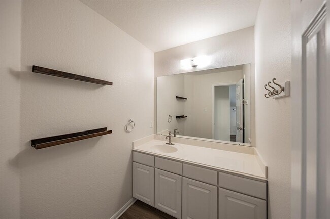 Building Photo - 9917 Kingfisher Dr
