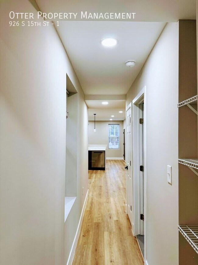 Building Photo - 926 S 15th St