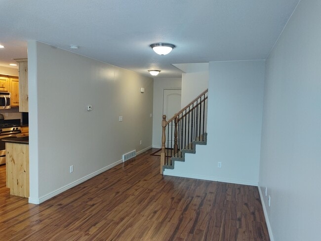 Building Photo - 104 Seminole Dr