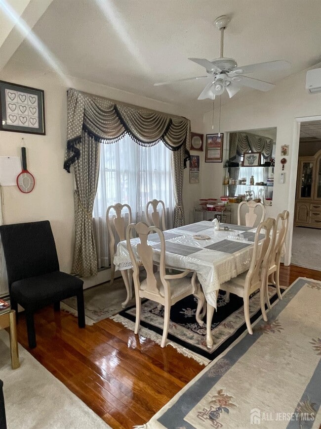 Building Photo - 92 Holly Rd