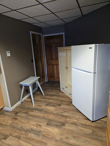 Building Photo - 160 Birch St