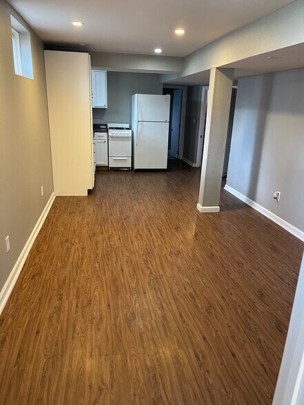 Living room - 332 W 5th St
