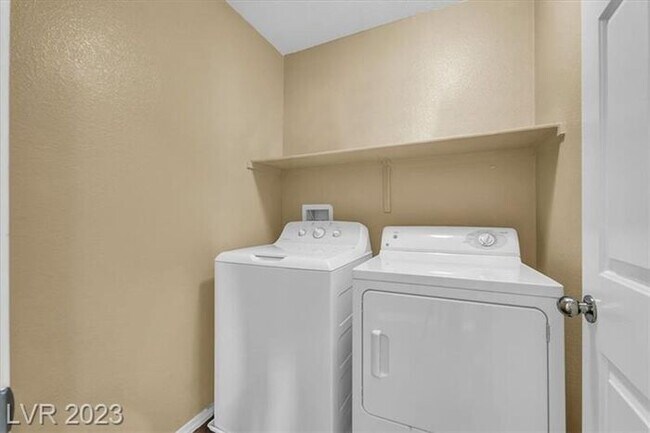 Building Photo - Cute 2-Story Henderson Home w/ Dual Primary Bedrooms!