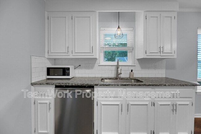 Building Photo - 2134 Vespers Dr