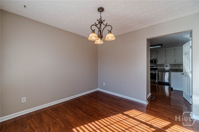 Building Photo - 670 Woodland Ridge Dr