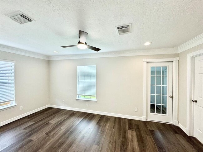 Building Photo - 811 Adele St