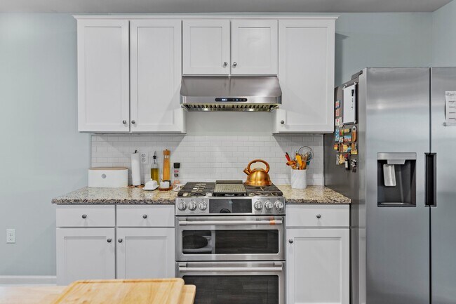 Building Photo - 680 Aurora Pl