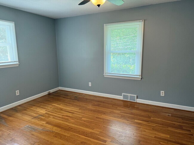 Building Photo - 2530 Merrimont Dr NW