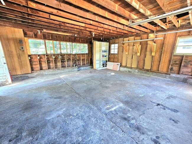 Building Photo - 2627 SE 115th Ave