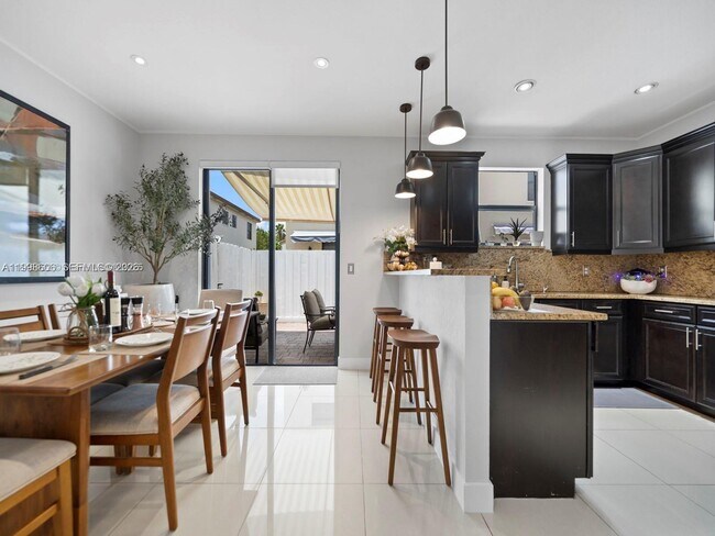 Building Photo - 8781 NW 98th Ct