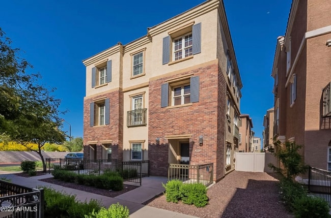 Building Photo - 2622 S Alpine Dr