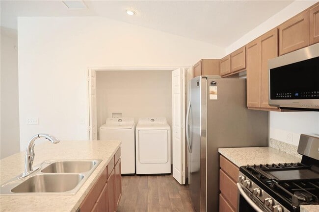 Building Photo - 6055 Allen Ave