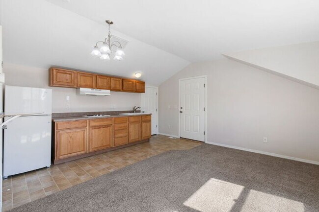 Building Photo - Studio. $810 Rent includes utilities. Oct ...