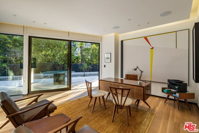 Building Photo - 1120 El Retiro Way