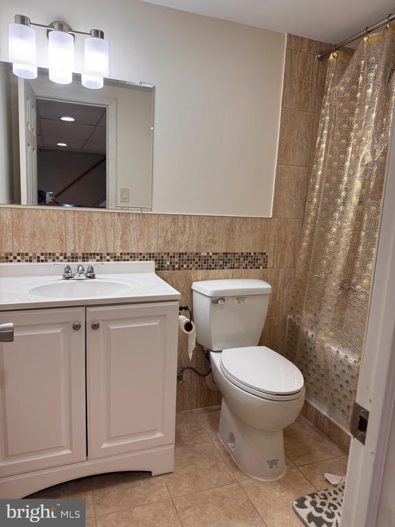 Building Photo - 5 Westbury Dr