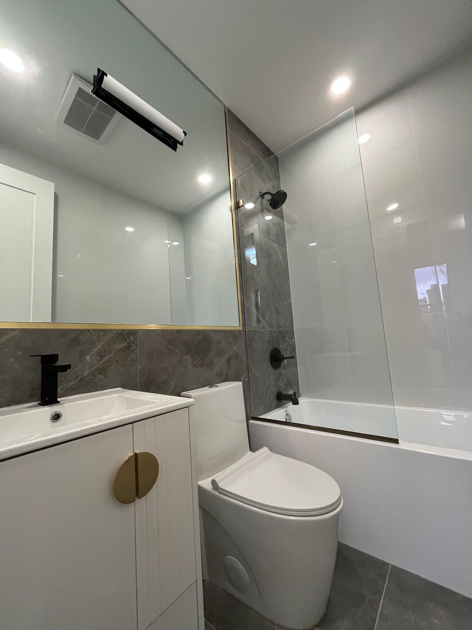 Building Photo - 51 Grace St