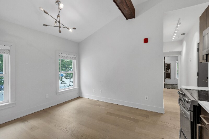 Building Photo - 182 Waterman St