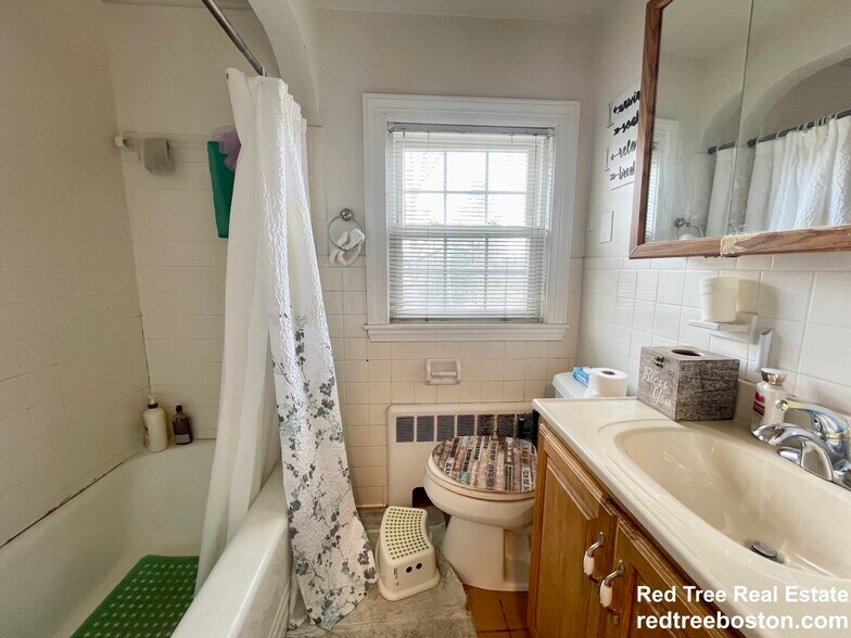 Building Photo - 83 Lexington St