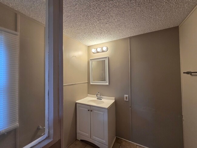 Building Photo - 2956 Lake Park Rd