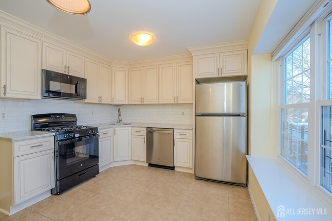 Building Photo - 42 Chicopee Dr