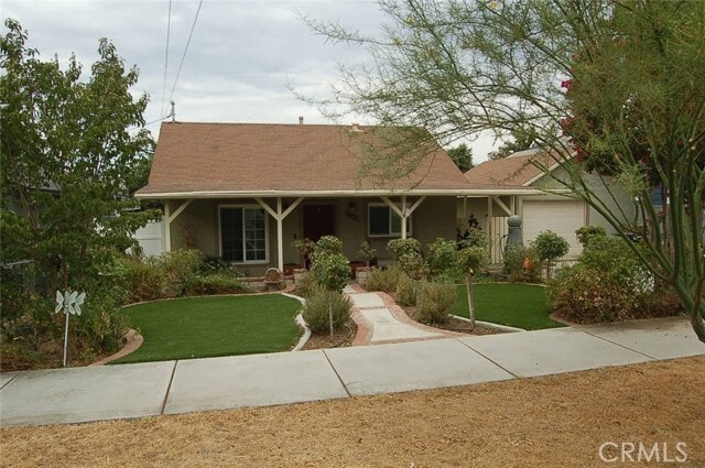 Building Photo - 1188 W Cypress Ave