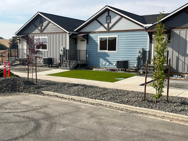 Front View - 1416 Edington Ave