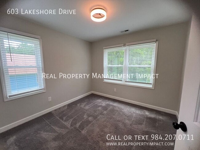 Building Photo - 603 Lakeshore Dr
