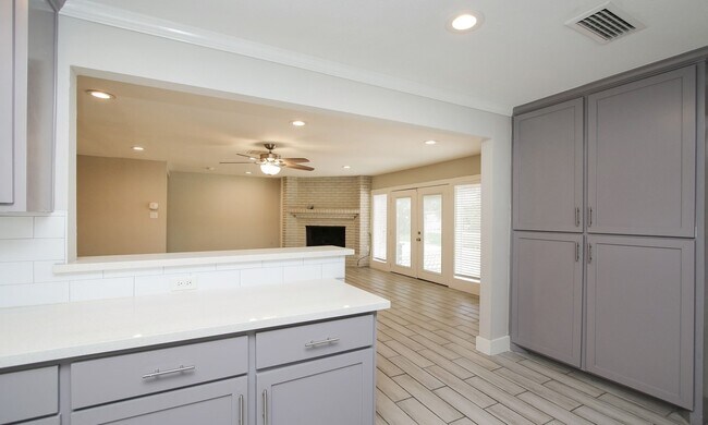 Building Photo - 5815 Picasso Pl