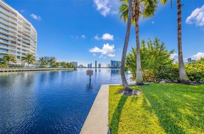 Building Photo - 3245 NE 184th St