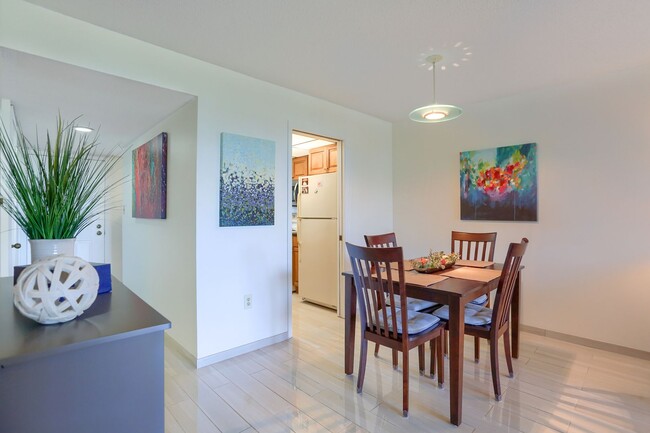 Building Photo - 2/2 UNFURNISHED Condo in Pasadena Cove. Ne...