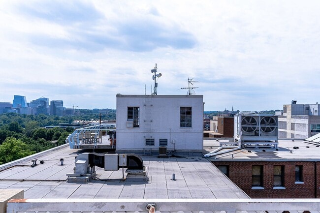 Building Photo - Beautiful One Bedroom in the Heart of Foggy Bottom| Water and Gas Included!