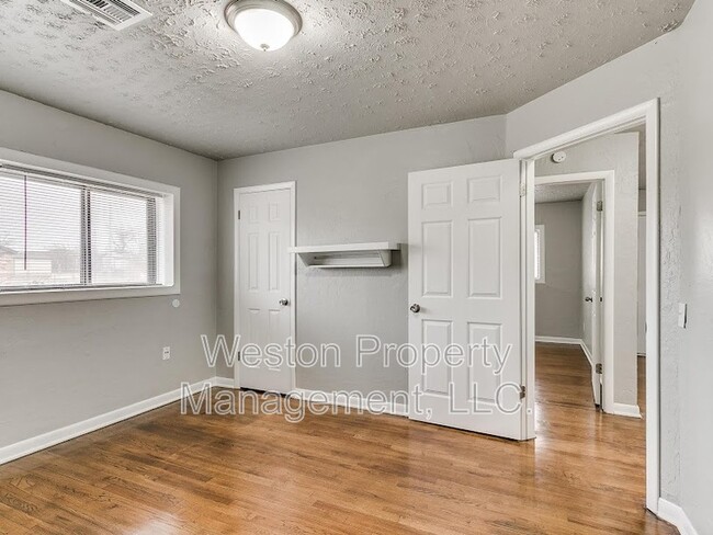 Building Photo - 5721 SE 8th St