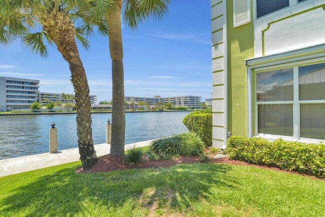 Building Photo - 1704 Del Haven Dr