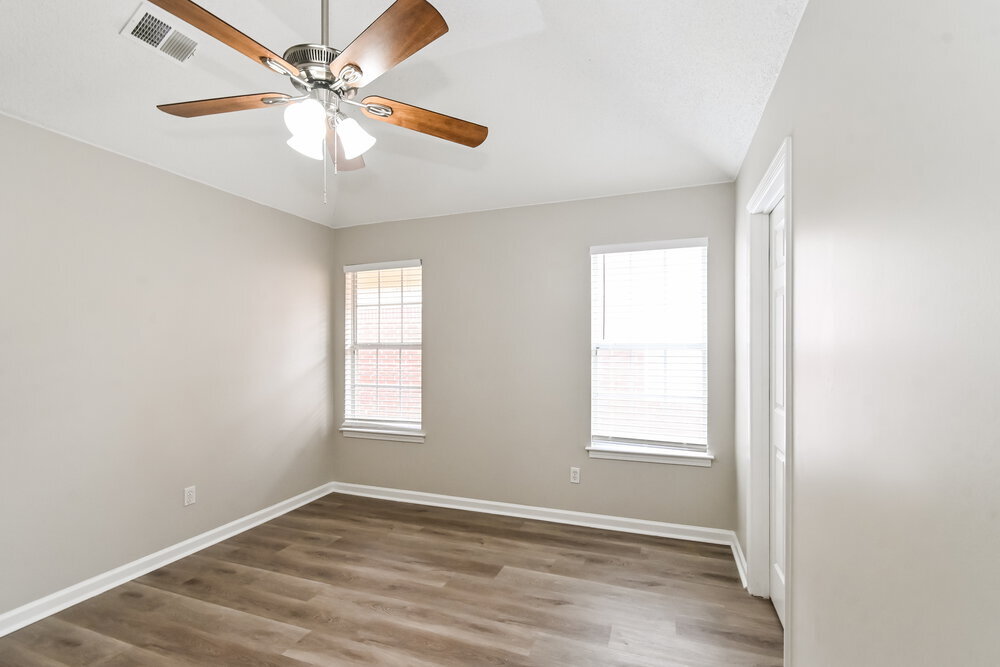 Building Photo - 7045 Kings Crown Dr