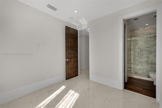 Building Photo - 8112 Los Pinos Cir