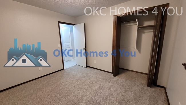 Building Photo - Updated 3 bed in Yukon