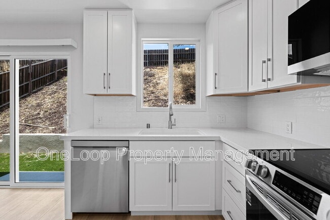 Building Photo - 6256 E Lake Dr