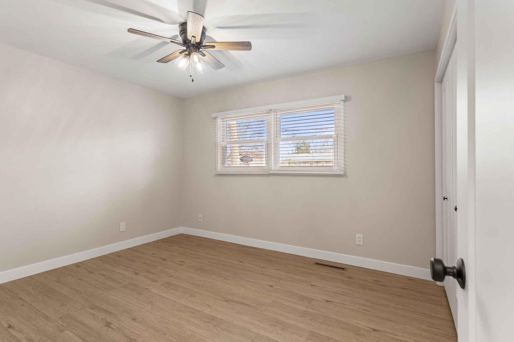 Building Photo - 1710 Crescent Dr