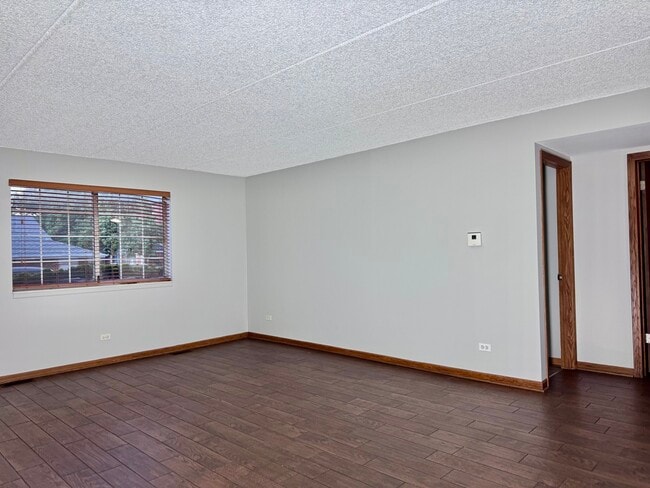 Building Photo - 1330 S Lorraine Rd