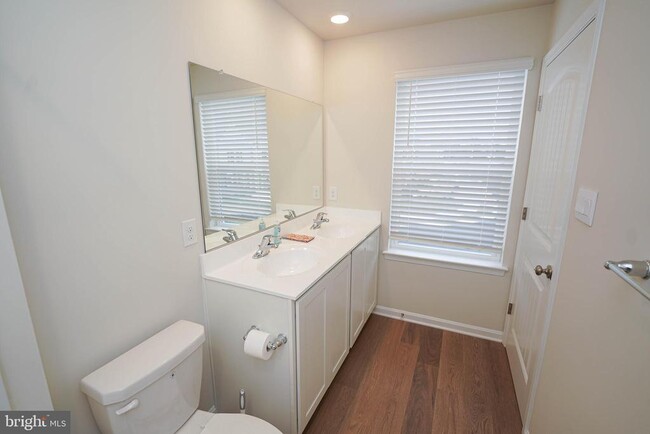 Building Photo - 852 Mersey Ln