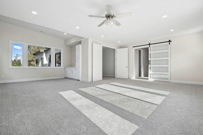 Building Photo - 5Bd/4.5Ba Bellevue House