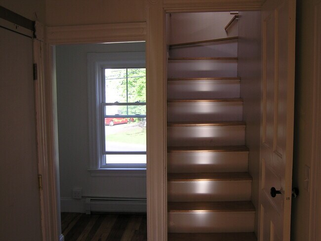 Building Photo - 21 Rogers Rd